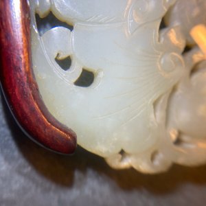 Twee Chinese snijwerken in lichte celadon jade, Qing — foto 35