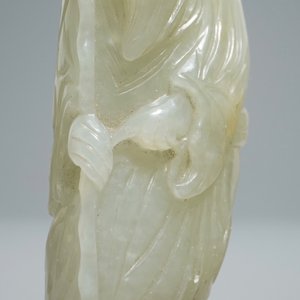 Twee Chinese snijwerken in lichte celadon jade, Qing — foto 9