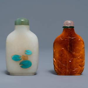 Twee Chinese snuifflessen in ingelegde witte jade en gestoken amber, 18/19e eeuw — foto 2