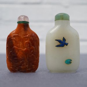Twee Chinese snuifflessen in ingelegde witte jade en gestoken amber, 18/19e eeuw — foto 5