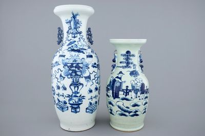 Twee Chinese vazen in blauw-wit op celadon fond, 19e eeuw