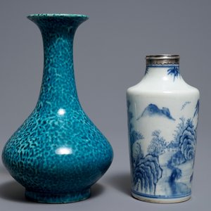 Twee Chinese vazen in blauwwit en monochroom turquoise, Qianlong en 19e eeuw — foto 4