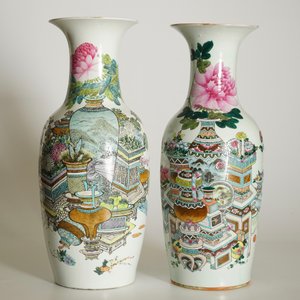 Twee Chinese vazen met qianjiang cai decor van kostbaarheden, 19/20e eeuw — foto 7