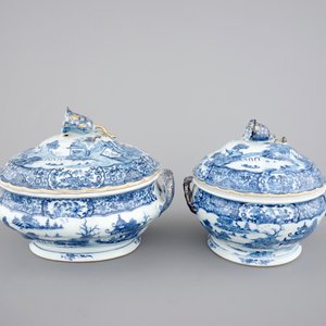 Twee Chinese vergulde en blauw-witte exportporseleinen terrines, Qianlong, 18e eeuw — foto 2