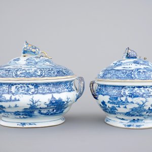 Twee Chinese vergulde en blauw-witte exportporseleinen terrines, Qianlong, 18e eeuw — foto 3