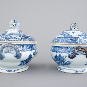 Twee Chinese vergulde en blauw-witte exportporseleinen terrines, Qianlong, 18e eeuw — foto 6
