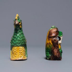 Twee Chinese verte biscuit waterdruppelaars in de vorm van een haan en een leeuw, Kangxi — foto 3