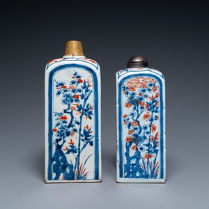 Twee Chinese vierkante Imari-stijl flessen met monturen, Kangxi — foto 5