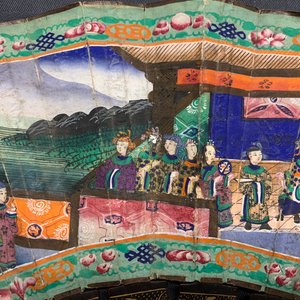 Twee Chinese waaiers in beschilderd papier en zwarte lak, met originele dozen, Canton, 19e eeuw — foto 19
