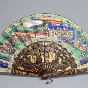 Twee Chinese waaiers in beschilderd papier en zwarte lak, met originele dozen, Canton, 19e eeuw — foto 9