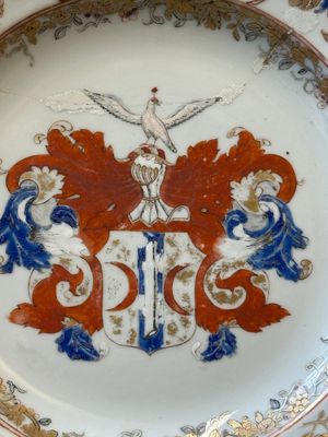 Twee Chinese wapenborden met het wapen van Valckenier uit Amsterdam voor de Nederlandse markt, Yongzheng — foto 3