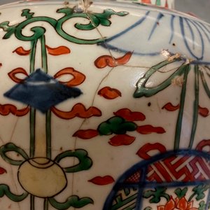 Twee Chinese wucai dekselvazen, Transitie periode — foto 29