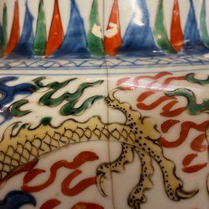 Twee Chinese wucai dekselvazen, Transitie periode — foto 8