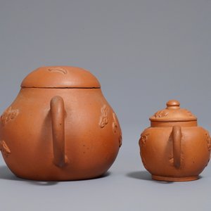 Twee Chinese Yixing steengoed theepotten, Kangxi — foto 5