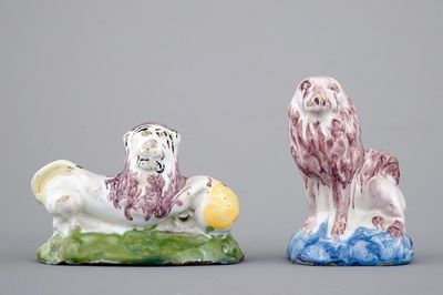 Twee Delftse figuurtjes van een leeuw en een hond, 18e eeuw