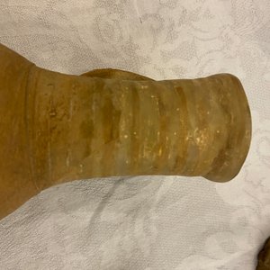 Twee Duitse steengoed kannen en een 'spaartiet', 14/15e eeuw en later — foto 12
