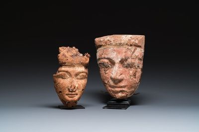 Twee Egyptische houten dodenmaskers, Ramessidische en Ptolemaïsche periodes