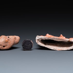 Twee Egyptische terracotta sculpturen, een bronzen sculptuur van Osiris en een turquoise-geglazuurd amulet, Late Tijd en Ptolemaïsche periode — foto 7