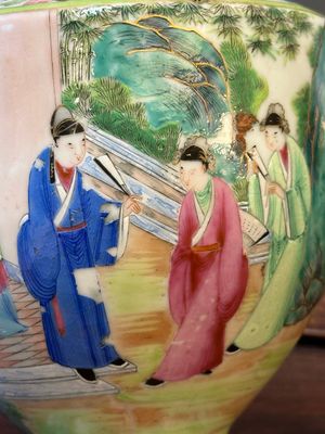 Twee fijne Chinese Canton famille rose theepotten, 19e eeuw — foto 27