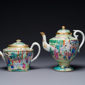 Twee fijne Chinese Canton famille rose theepotten, 19e eeuw — foto 1