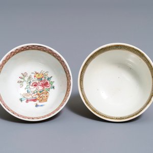 Twee fijne Chinese famille rose koppen en schotels, Yongzheng/Qianlong — foto 8
