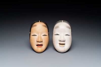 Twee fijne Japanse nō-maskers van 'Waka Onna' en 'Manbi', Meiji, 19e eeuw