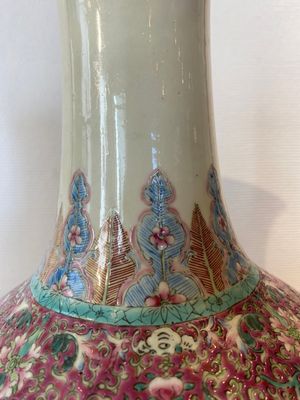 Twee flesvormige Chinese famille rose vazen, Hongxian merk, Republiek — foto 12