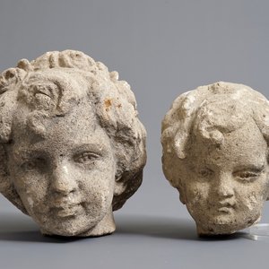 Twee gesculpteerde zandstenen engelenkopjes, mog. Frankrijk, 17e eeuw — foto 2