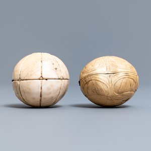 Twee gestoken ivoren diptiekballen, Dieppe, Frankrijk, 18/19e eeuw — foto 4