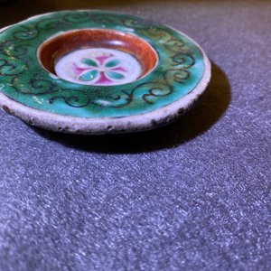 Twee grote Chinese blauw-witte en drie famille rose theepotten, 19/20e eeuw — foto 20