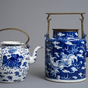 Twee grote Chinese blauwwitte Bencharong-stijl theepotten voor de Thaise markt, 19e eeuw — foto 4