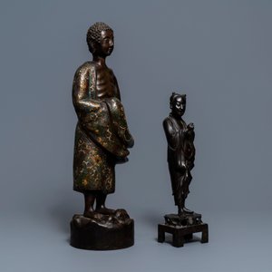 Twee grote Chinese en Japanse bronzen figuren van een onsterfelijke en een Arhat, 18/19e eeuw — foto 5