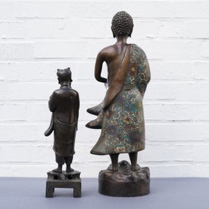 Twee grote Chinese en Japanse bronzen figuren van een onsterfelijke en een Arhat, 18/19e eeuw — foto 10