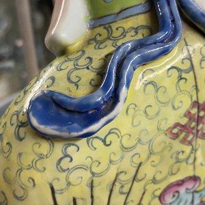 Twee grote Chinese famille rose figuren van sterrengoden, 19e eeuw — foto 35
