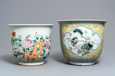 Twee grote Chinese famille rose jardinières, 19e eeuw