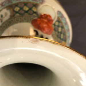 Twee grote Chinese famille rose vazen, 19/20e eeuw — foto 11