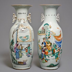Twee grote Chinese famille rose vazen met figurendecor, 19/20e eeuw — foto 1