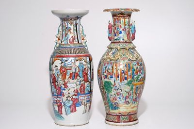 Twee grote Chinese famille rose vazen, w.o. Canton, 19e eeuw