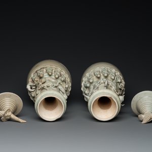 Twee grote Chinese qingbai dekselurnes met opgelegd decor, Song/Yuan — foto 6
