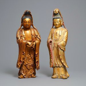Twee grote Chinese vergulde en gelakte houten figuren van Guanyin, 18/19e eeuw — foto 1
