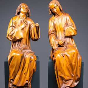 Twee grote eikenhouten figuren van zittende engelen, Vlaanderen, 17e eeuw — foto 2
