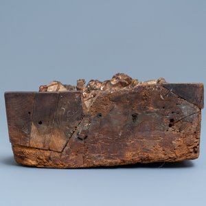 Twee grote gepolychromeerde eikenhouten retabelfragmenten van een kruisiging, wellicht Brabant, 15/16e eeuw — foto 8