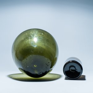 Twee grote groene glazen flessen, 18e eeuw — foto 6