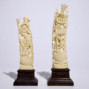 Twee grote Indische gesculpteerde ivoren figuren van godheden, ca. 1900 — foto 4