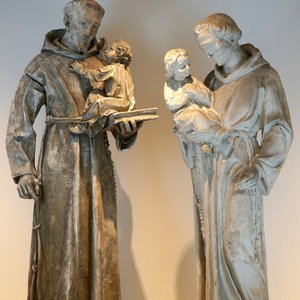 Twee grote plaasteren beelden van Sint Antonius, 19/20e eeuw, Brugge — foto 1