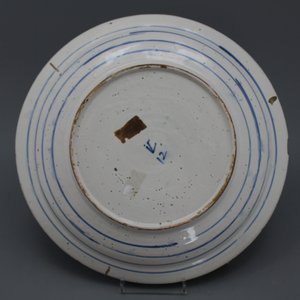 Twee grote polychrome Delftse borden, met vogels en bloemen, 17e eeuw — foto 2