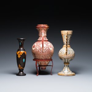 Twee Hispano-Moreske 'Alhambra' vazen met lusterglazuur en een ingelegd houten vaasje, Spanje en Noord-Afrika, 19/20e eeuw — foto 4