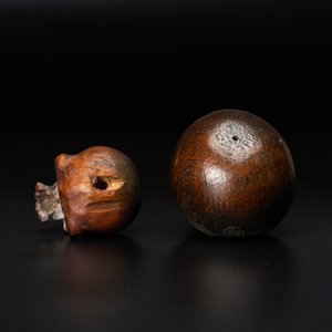Twee houten memento mori schedels, 17/18e eeuw — foto 3