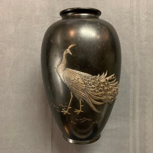 Twee ingelegde bronzen vazen en een bamboe ikebana met adelaar, Japan, Meiji, 19/20e eeuw — foto 20