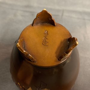 Twee ingelegde bronzen vazen en een bamboe ikebana met adelaar, Japan, Meiji, 19/20e eeuw — foto 10